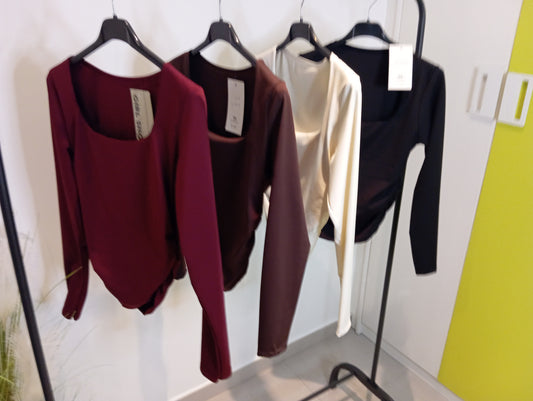 Camiseta escote cuadrado